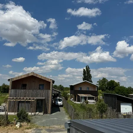 2 Maisons Bois , Les Conches Holiday home *